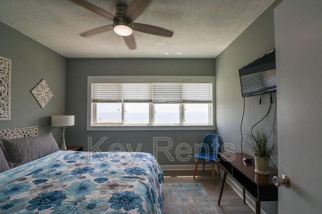 Building Photo - 825 Bayshore Dr