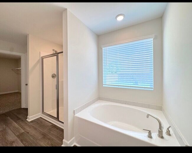 Building Photo - 1728 Windsor Hill Blvd