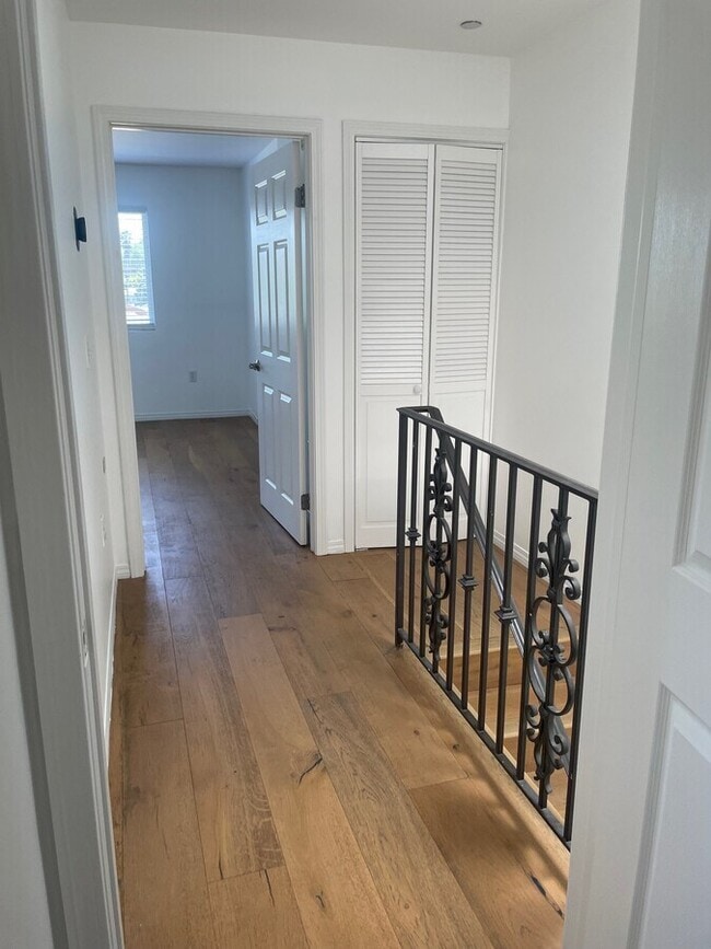 Building Photo - 4854 Laurel Canyon Blvd