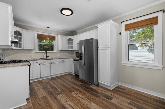 Building Photo - 119 Charles Ave