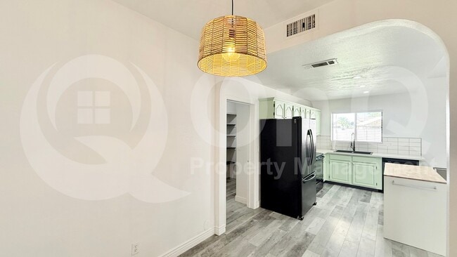 Building Photo - 126 W Gary Way