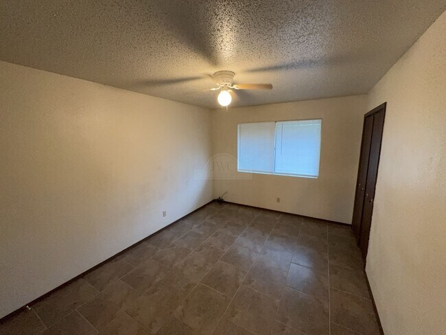 Building Photo - 2409 Shoemaker Dr