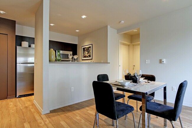 Building Photo - z-053025-Madison Crossing