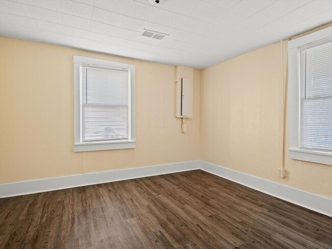 Building Photo - 150 Cook Ave