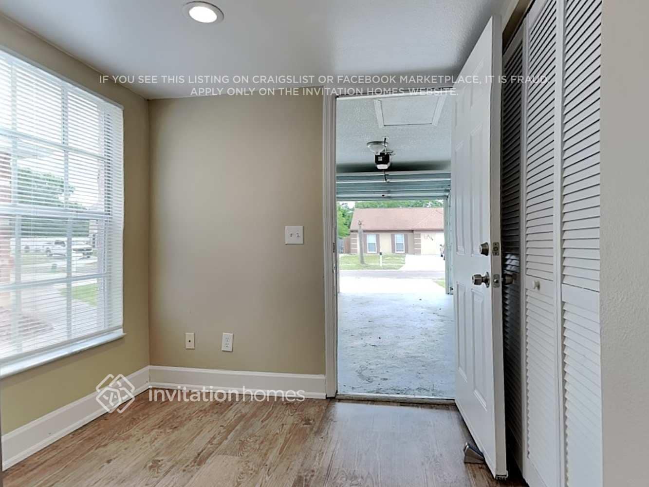 Building Photo - 2121 Redleaf Dr