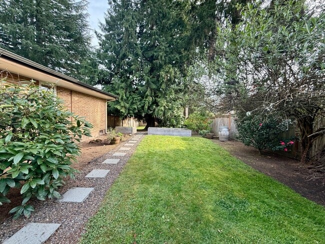 Building Photo - Charming 4-Bedroom Rental in the Heart of Downtown Bothell!