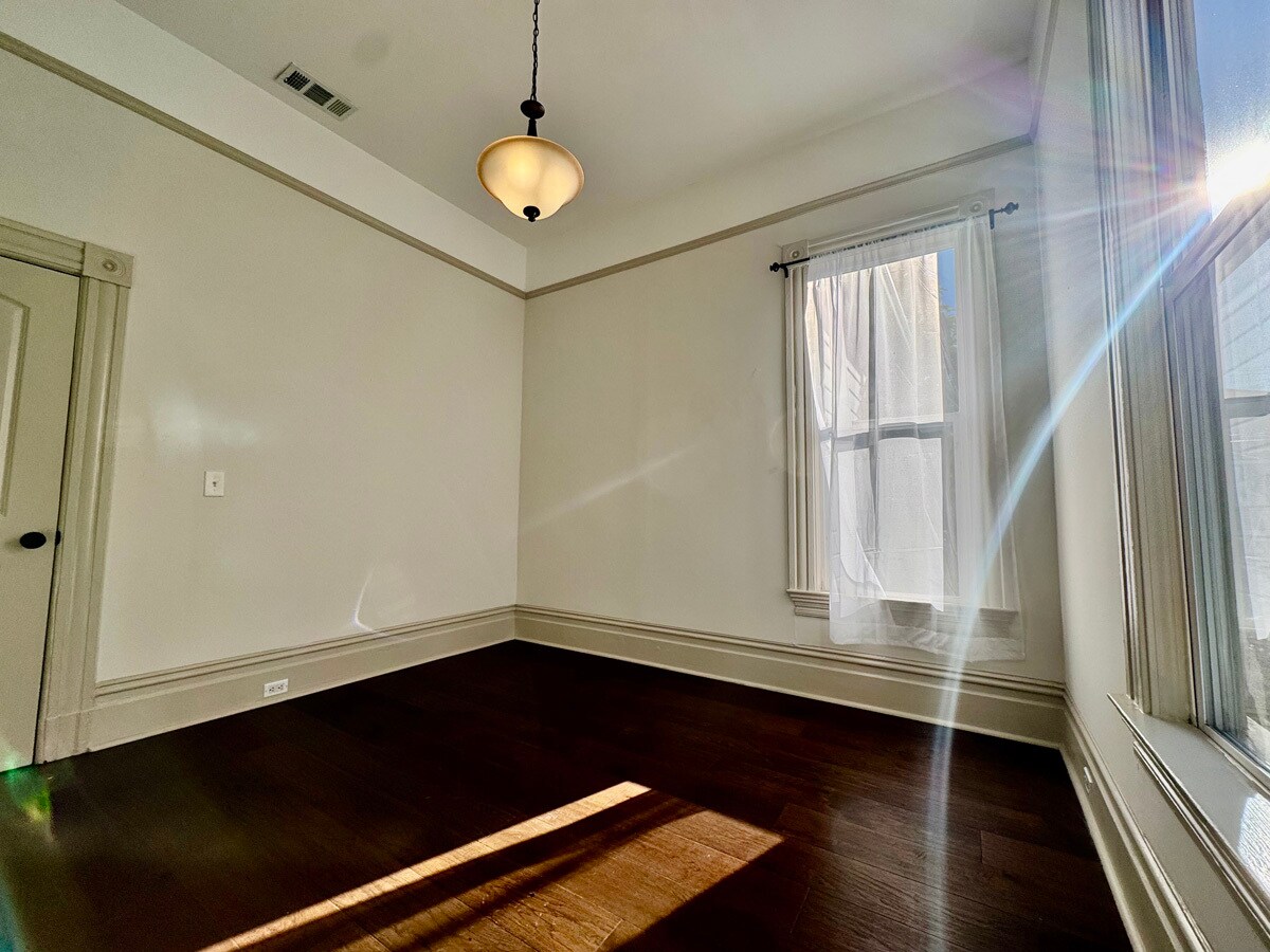 Building Photo - 1054 24th St