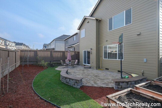 Building Photo - Beautiful Home & Ideal Location! | 5 Beds + 3 Full Baths | Gorgeous Appliances | ***Large Backyar...