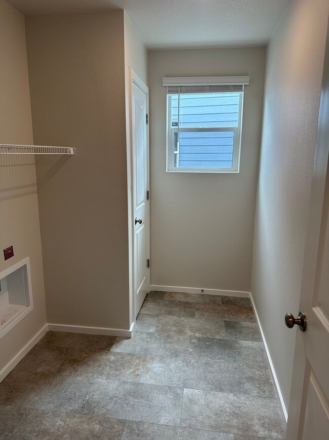 Building Photo - Brand new 4 bedroom 2.5 bathroom house!