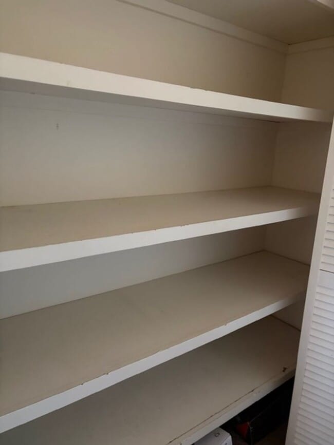 Building Photo - Spacious 2-Bedroom with Lanai Views & Pool Access