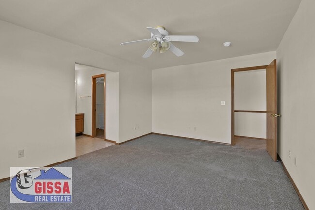 Building Photo - Beautiful home with views of Pikes Peak!