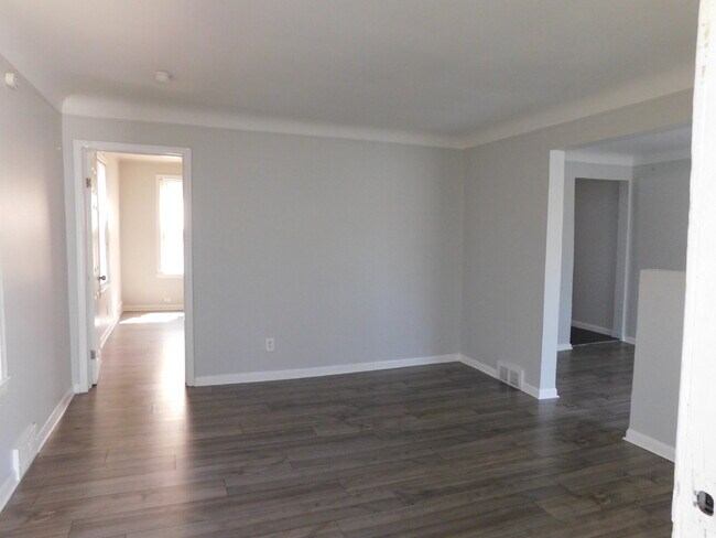 Building Photo - Private Entry Duplex near Lake St Clair