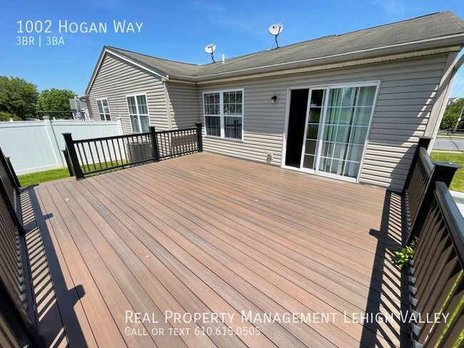 Building Photo - 1002 Hogan Way