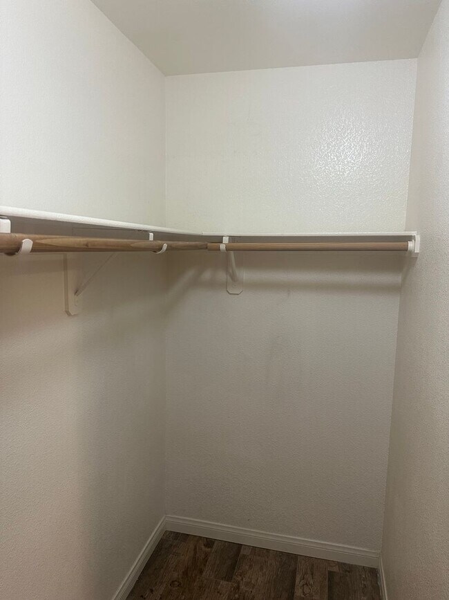 Building Photo - NW!! Single Story Home!! No Carpet!! Pot S...