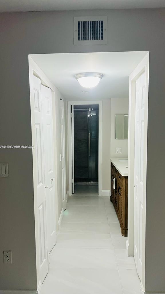 Building Photo - 731 N Pine Island Rd