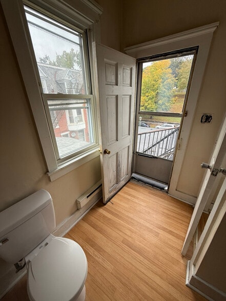 Building Photo - 1047 Penn St