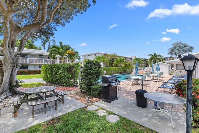 Building Photo - 30 SE 13th St