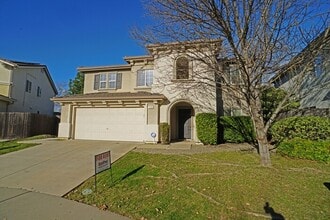 Building Photo - Spacious 4 bedroom 2.5 bathroom in Lincoln Crossing!