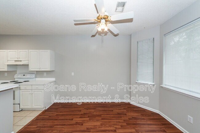 Building Photo - 1584 Kentwood Cir