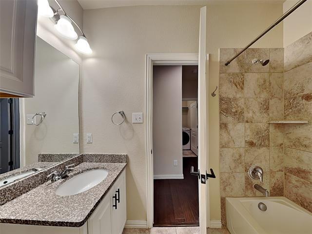 Building Photo - 816 Water Garden Cir