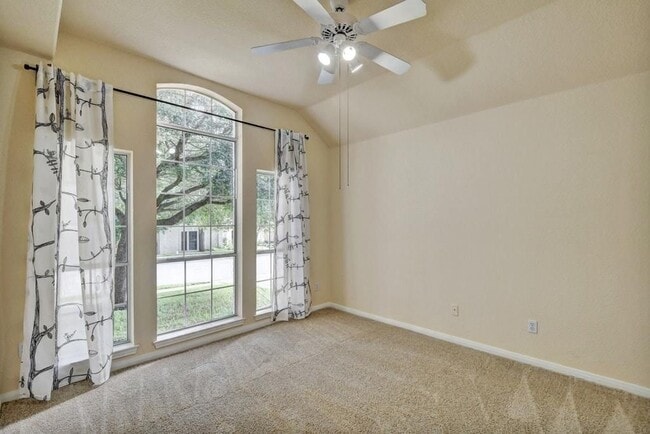 Building Photo - 1016 Savanna Ln