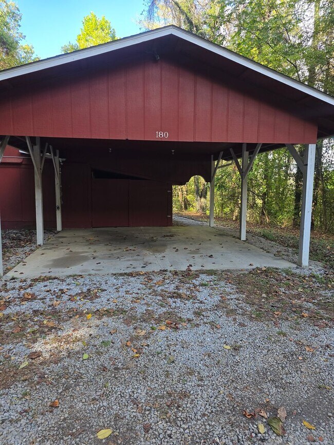 Building Photo - 1 bedroom with office and full bathroom