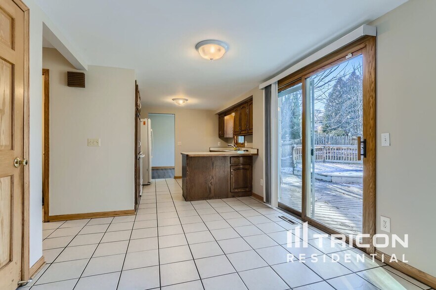 Building Photo - 4845 Orleans Ln N