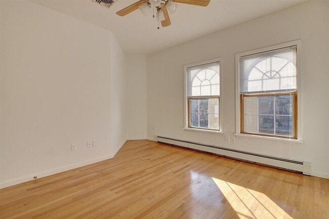 Building Photo - 600 Grand St