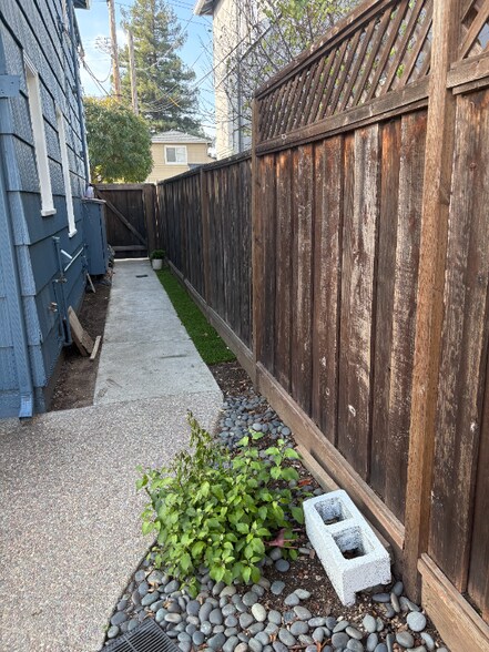 Building Photo - 1041 Kedith St