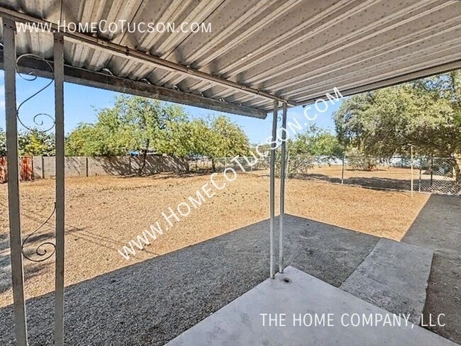 Building Photo - 410 W Calle Antonia