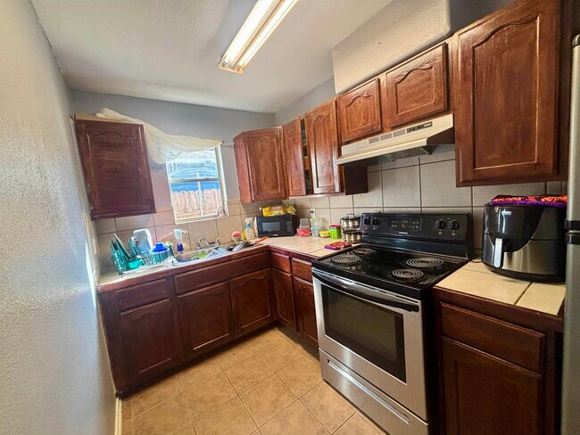 Building Photo - 2616 Comal Loop