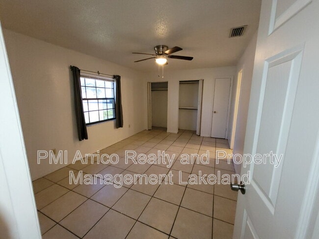 Building Photo - 968 Sunshine Way SW