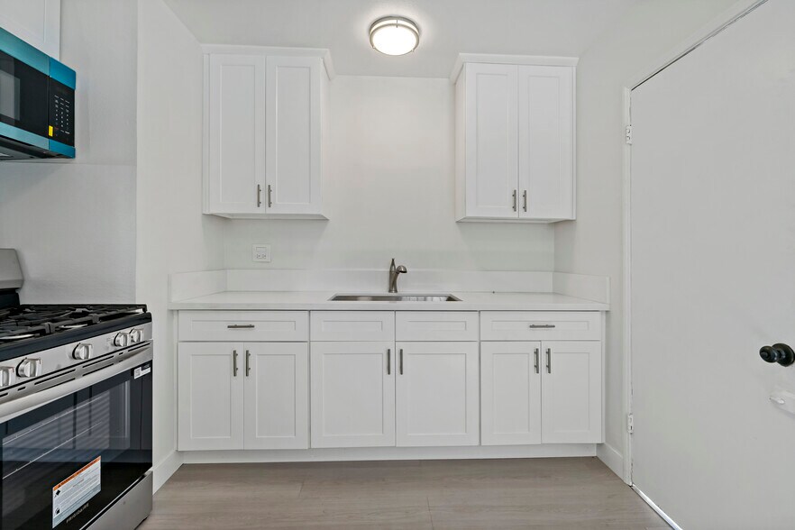 Building Photo - 5179 Bangor St