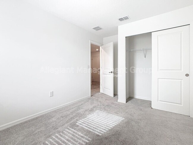 Building Photo - 3588 Landing Net Dr