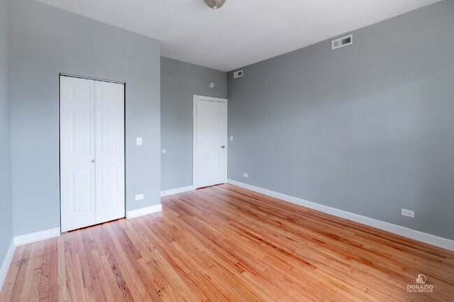 Building Photo - Modern 4BR Apartment with Hardwood Floors, Balcony & Central A/C