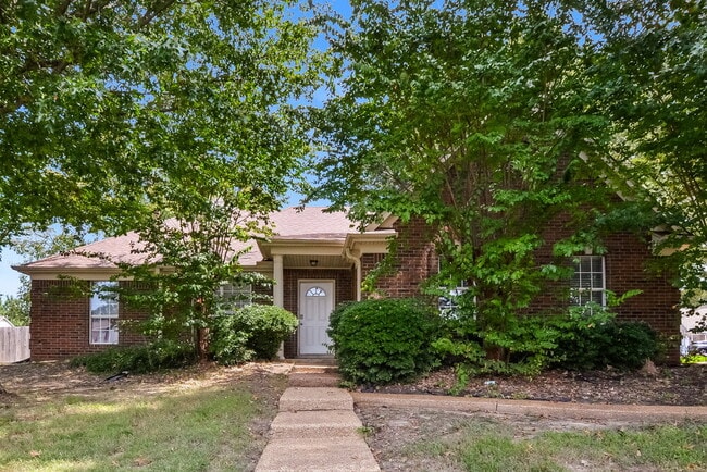 Building Photo - 7100 Hunter's Horn Dr