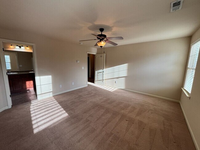 Building Photo - 1322 Ingersoll Dr