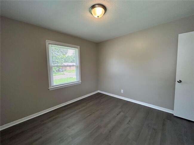 Building Photo - 506 Seville Dr
