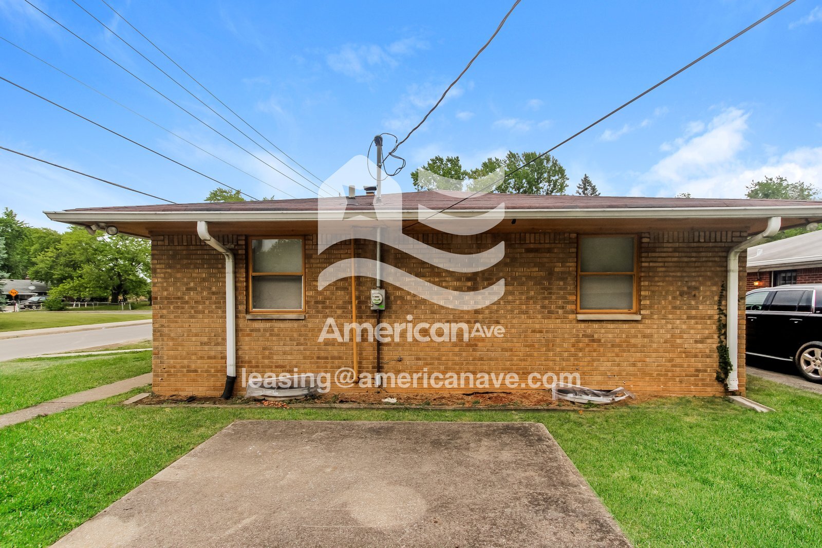 Building Photo - 3950 N Irvington Ave