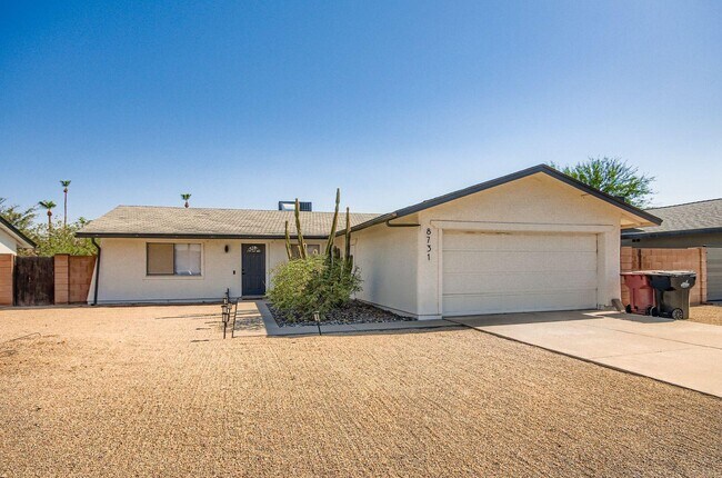 Building Photo - 8731 E Fairmount Ave