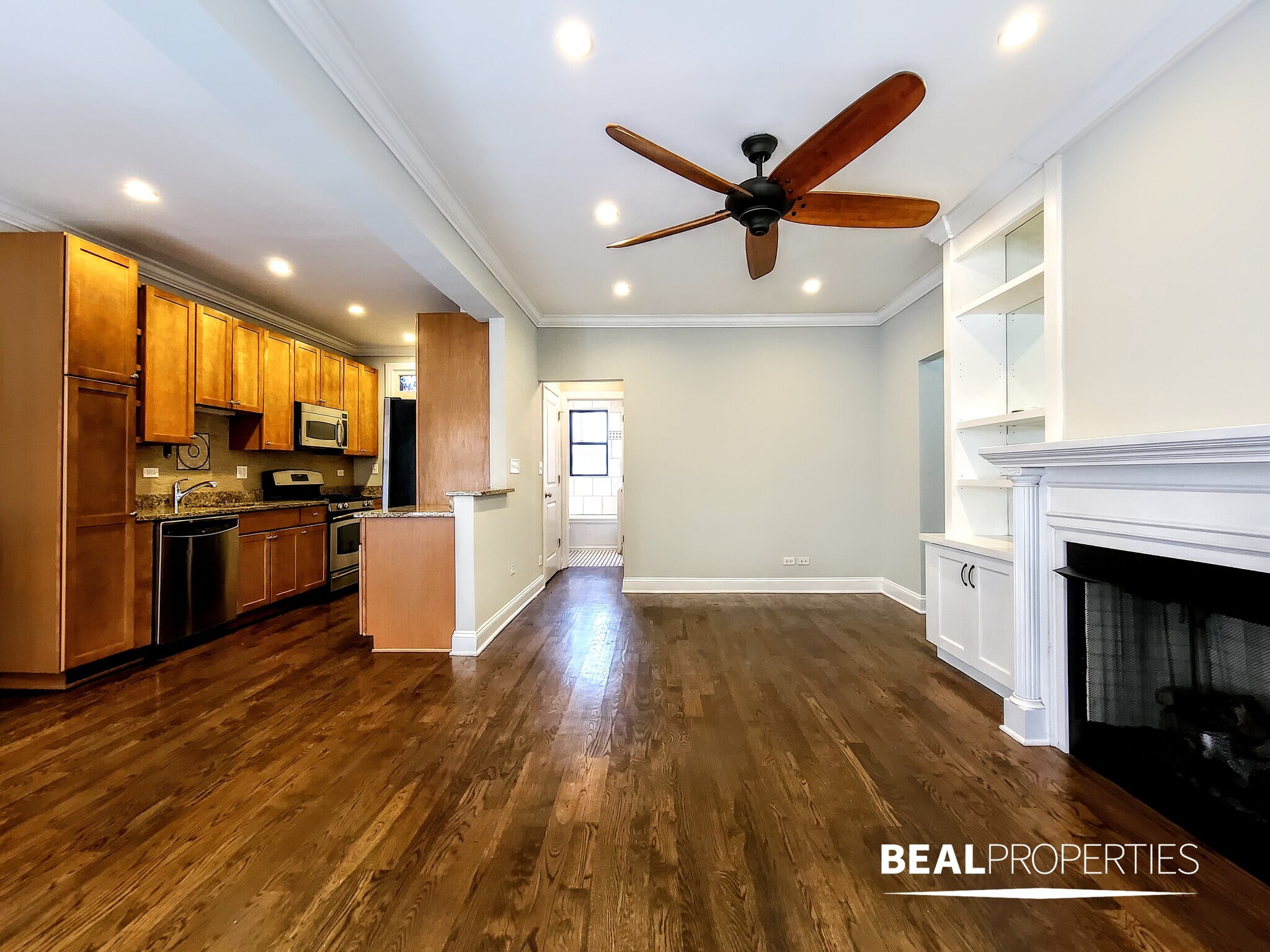 Building Photo - 744 W Addison St