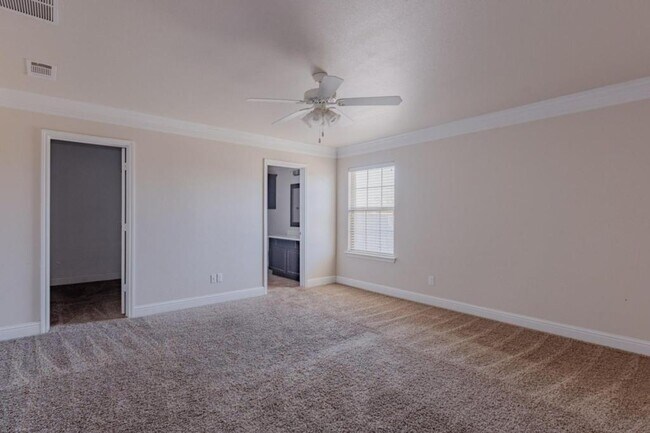 Building Photo - 711 Candlestick Dr