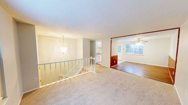 Building Photo - 2862 Chatsworth Way