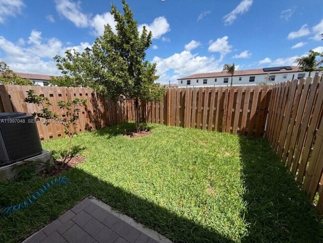 Building Photo - 2659 SE 28th Dr