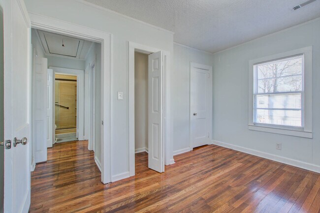 Building Photo - 2615 Warm Ave