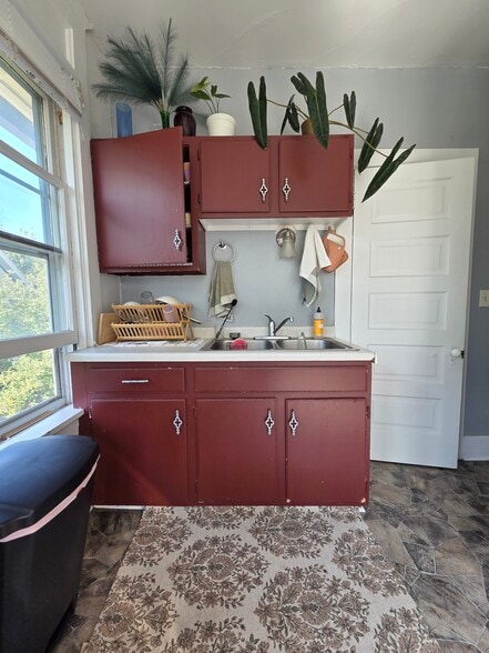 Building Photo - 165 W Broadway St