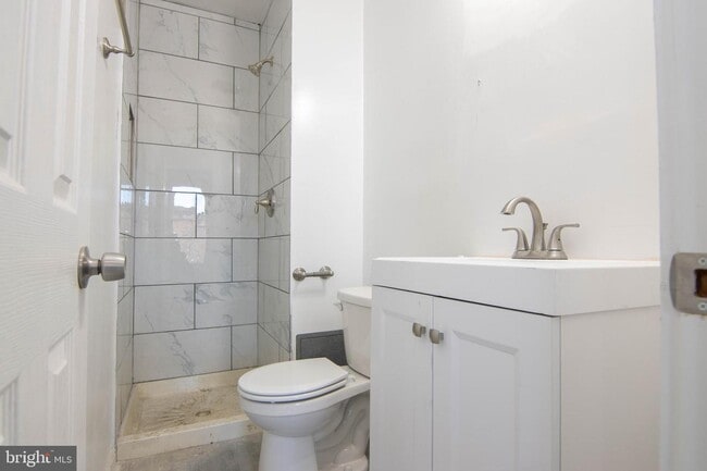 Building Photo - 2117 N Charles St