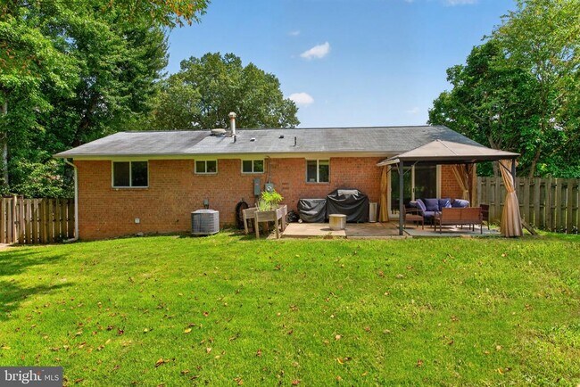 Building Photo - 8110 Springfield Village Dr