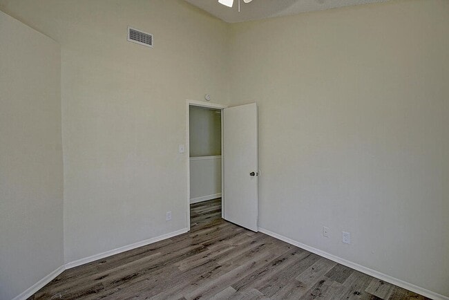 Building Photo - 2314 Capitan Dr