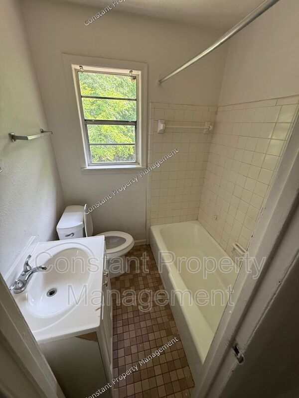 Building Photo - 931 Magnolia Dr